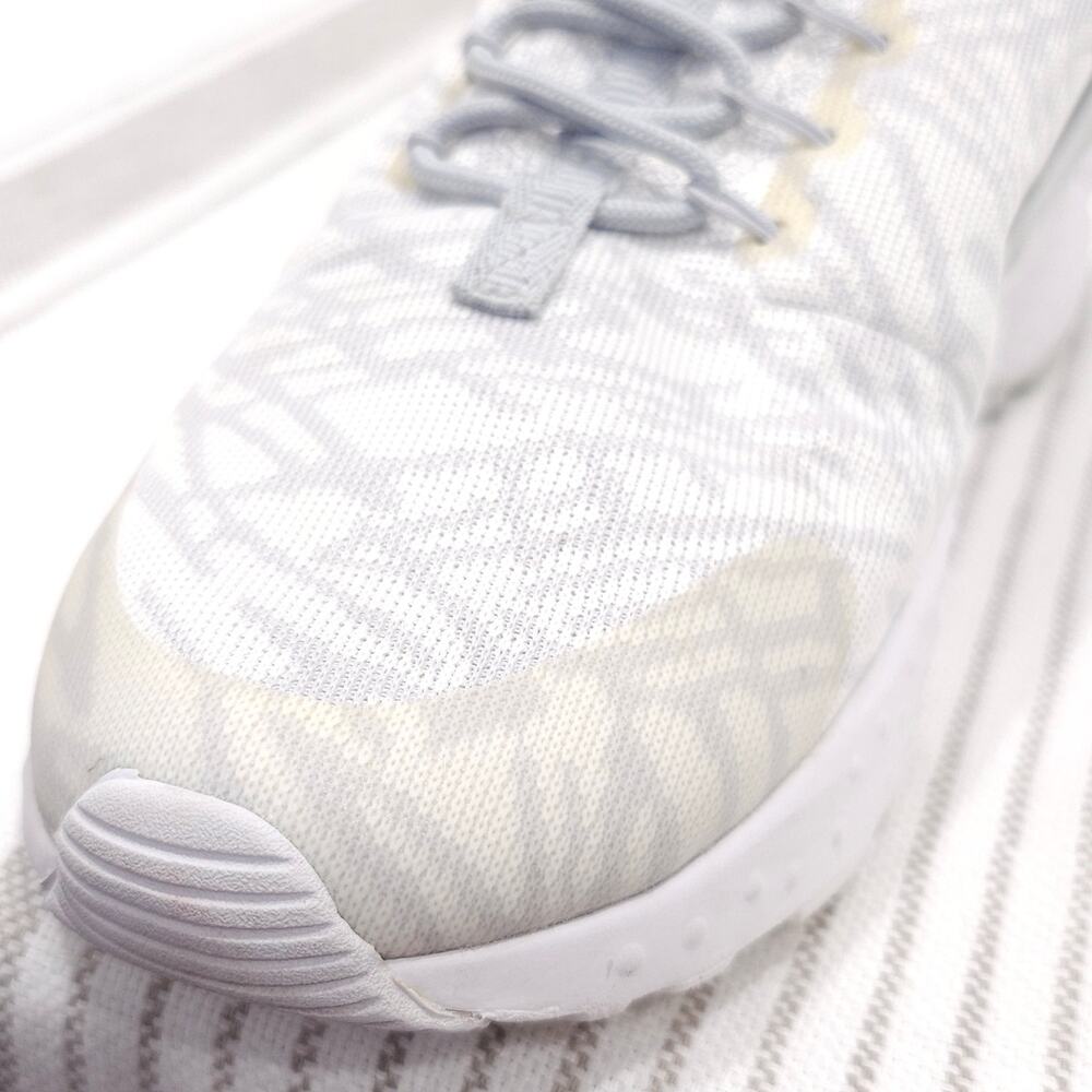 Nike White Athletic Running Shoes - Picture 13 of 13
